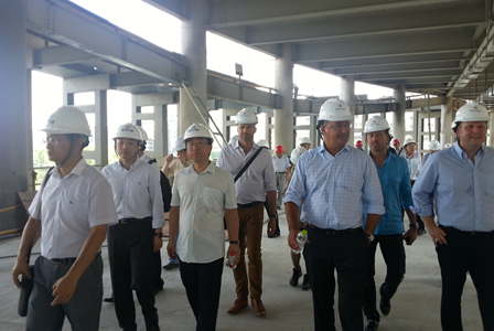 Franco Dragone President tours Han Show Theatre construction site