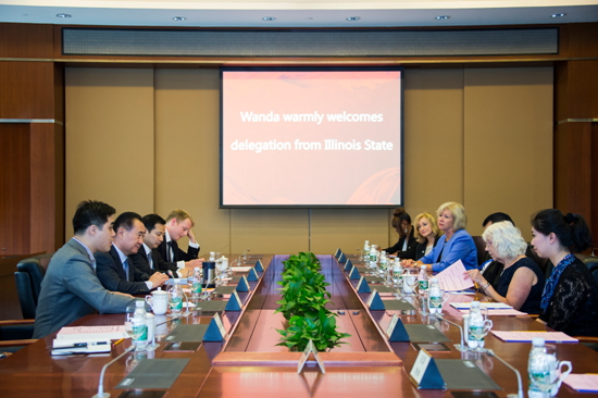 Wang Jianlin holds talks with Government of Illinois