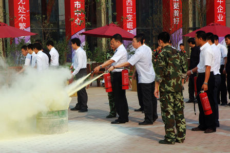 哈尔滨哈西万达广场举行消防演练