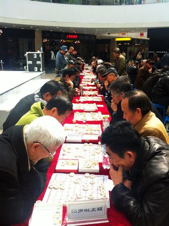 长春红旗街万达广场举办170人的象棋大赛 