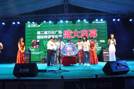 廊坊万达广场啤酒花园音乐节启动 啤酒美食配文化盛宴 
