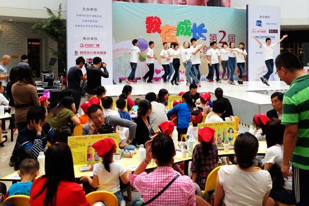 长春红旗街万达广场举办第二届“我在成长”儿童绘画大赛