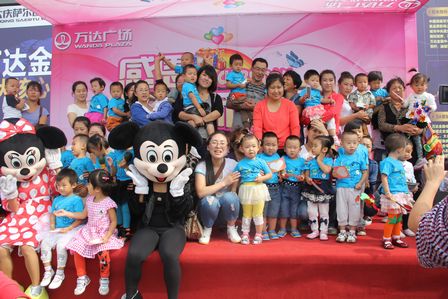 大庆万达广场举办民办教育成果文艺汇报演出 