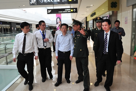 襄阳市领导莅临襄阳万达广场检查消防安全