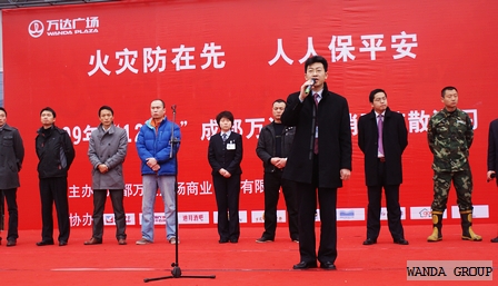 成都万达广场成功举办步行街灭火救援疏散实战演习