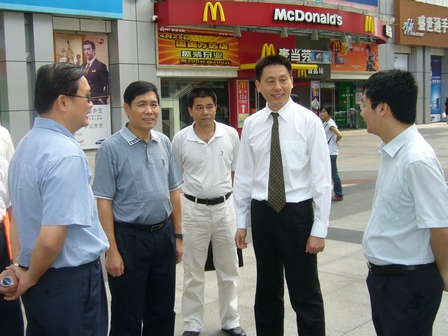 南宁市委副书记覃孟征莅临南宁万达广场