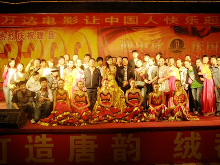 “万达之夜晚会”在银川玉皇阁广场精彩上演