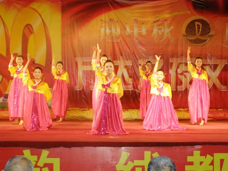 “万达之夜晚会”在银川玉皇阁广场精彩上演