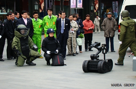 上海万达广场举行“2010 迎世博保平安”排爆演习