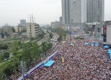 09快女七强万人见面会在成都万达广场举行