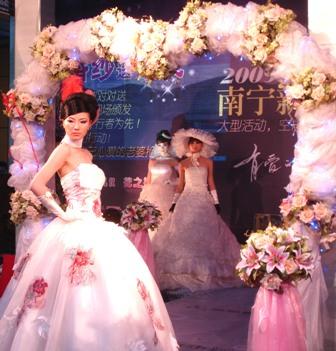 南宁万达广场举办“婚房总动员”活动