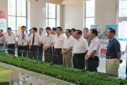青海省政府考察团一行参观银川金凤万达广场