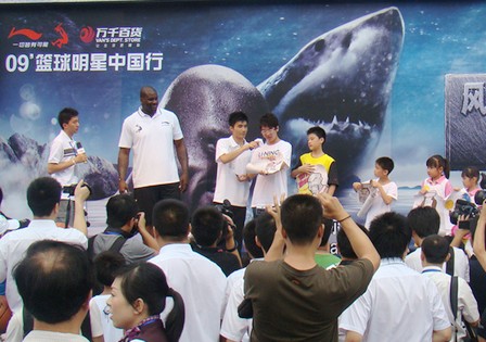 NBA巨星奥尼尔登陆成都万达广场