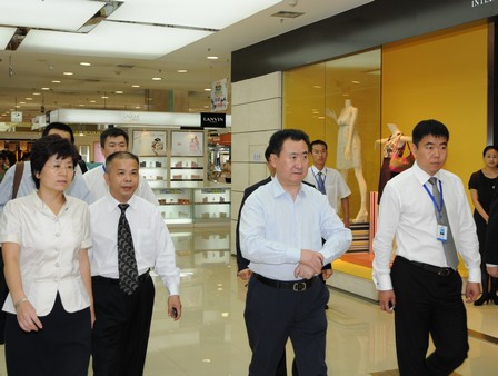 王健林董事长视察哈尔滨香坊万达广场万千百货