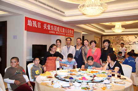 唐山万达洲际酒店举办自闭症儿童自主点餐就餐活动 