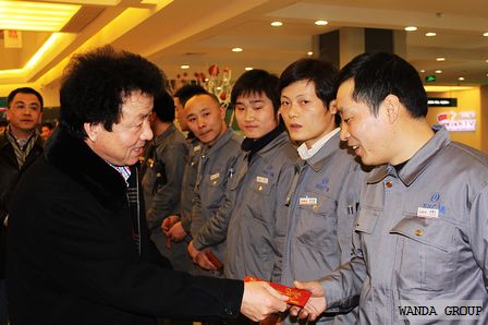公司领导与万达各地一线员工们共贺新春