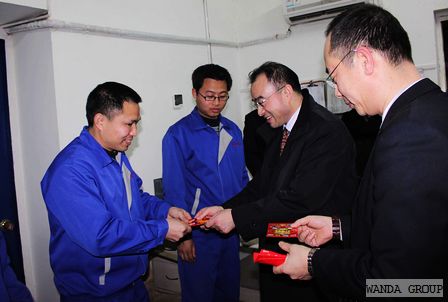 公司领导与万达各地一线员工们共贺新春