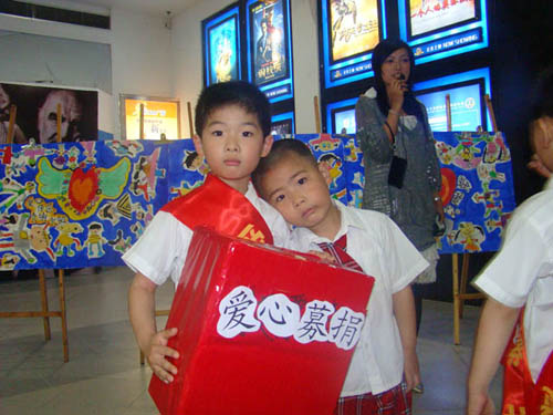 万达情系汶川 千里传递爱心—百万捐款灾区