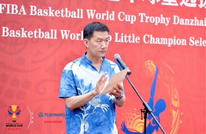 丹寨万达小镇举办篮球世界杯奖杯展览