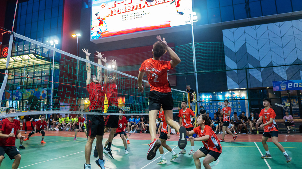 臺山市首屆九人混合排球賽在萬達廣場舉辦
