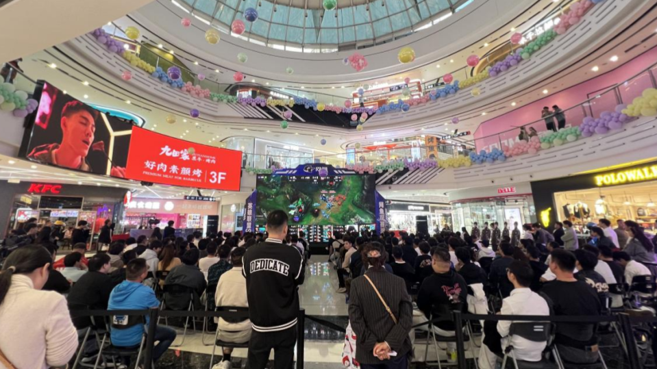 合肥瑤海萬達(dá)廣場舉辦英雄聯(lián)盟戰(zhàn)隊?wèi)?yīng)援活動