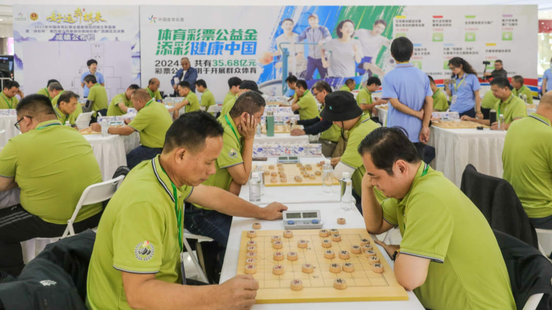 南寧青秀萬達(dá)廣場(chǎng)舉辦全國象棋民間棋王爭(zhēng)霸賽