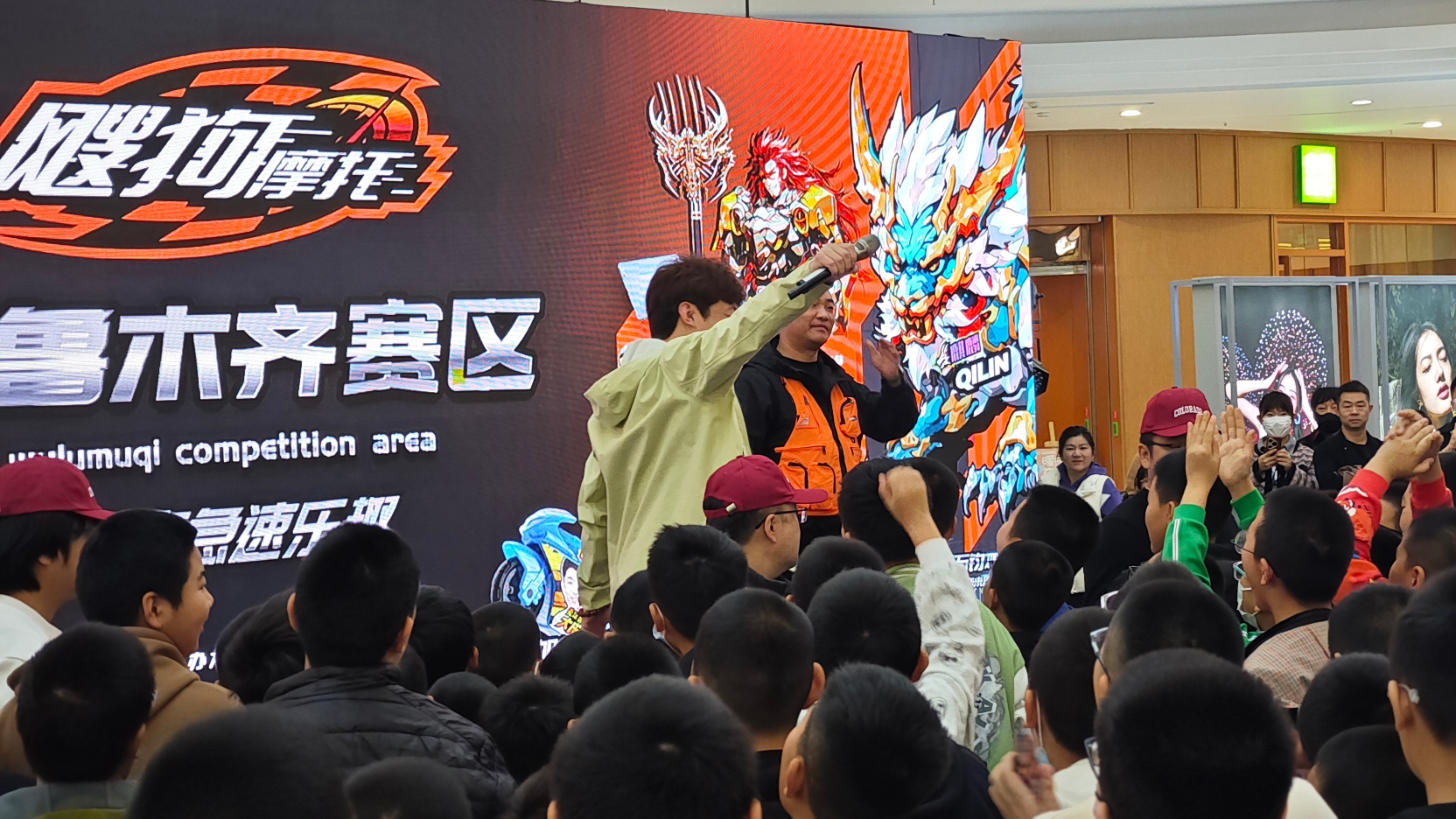 烏魯木齊經(jīng)開萬達(dá)廣場舉辦颼狗摩托全國挑戰(zhàn)賽