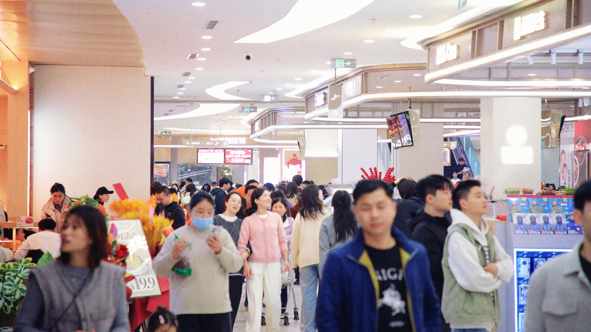 杭州余杭万达广场“远山集”地下主题街区开街