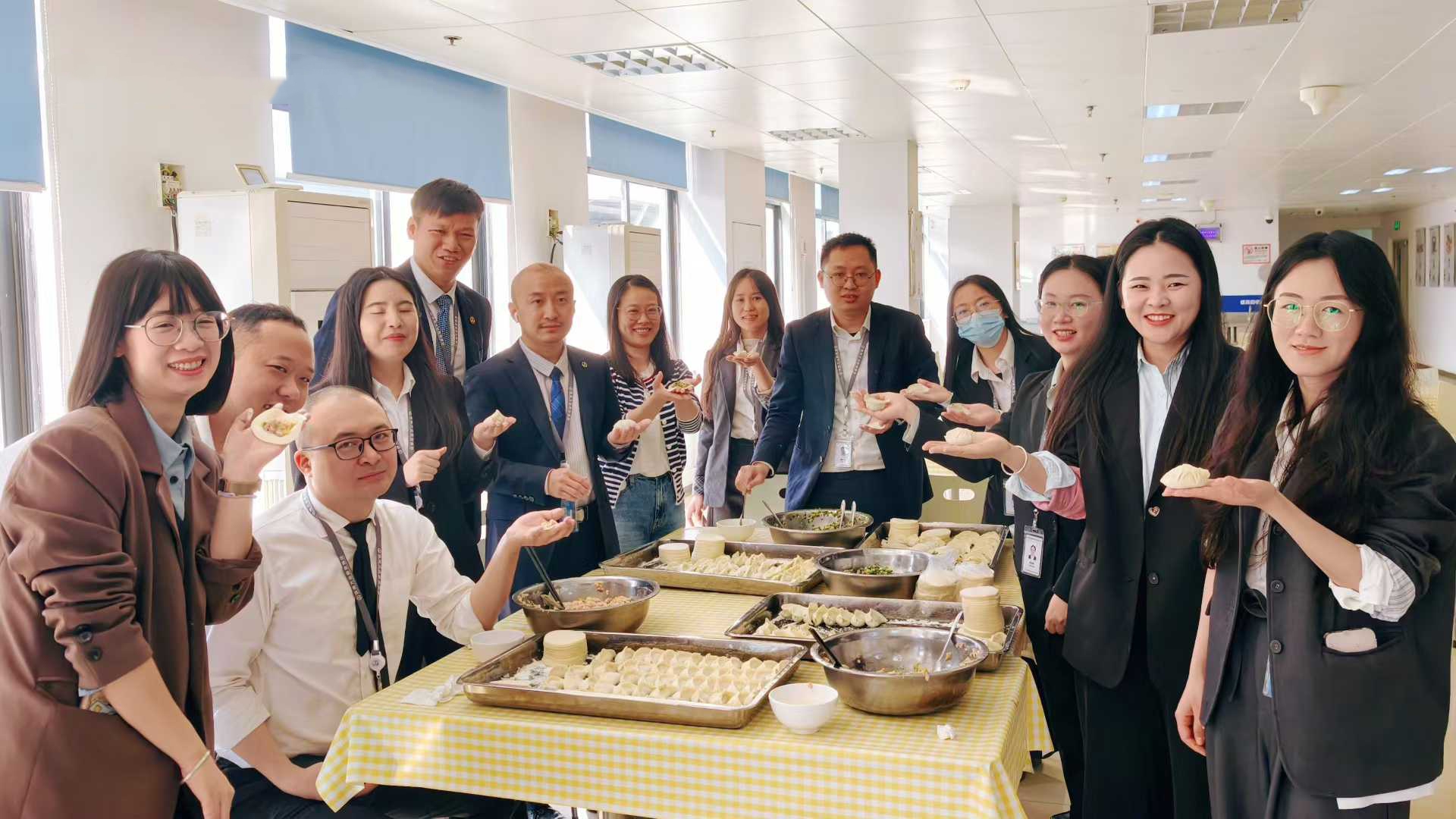 多地商管公司開展冬至員工關(guān)愛活動(dòng)