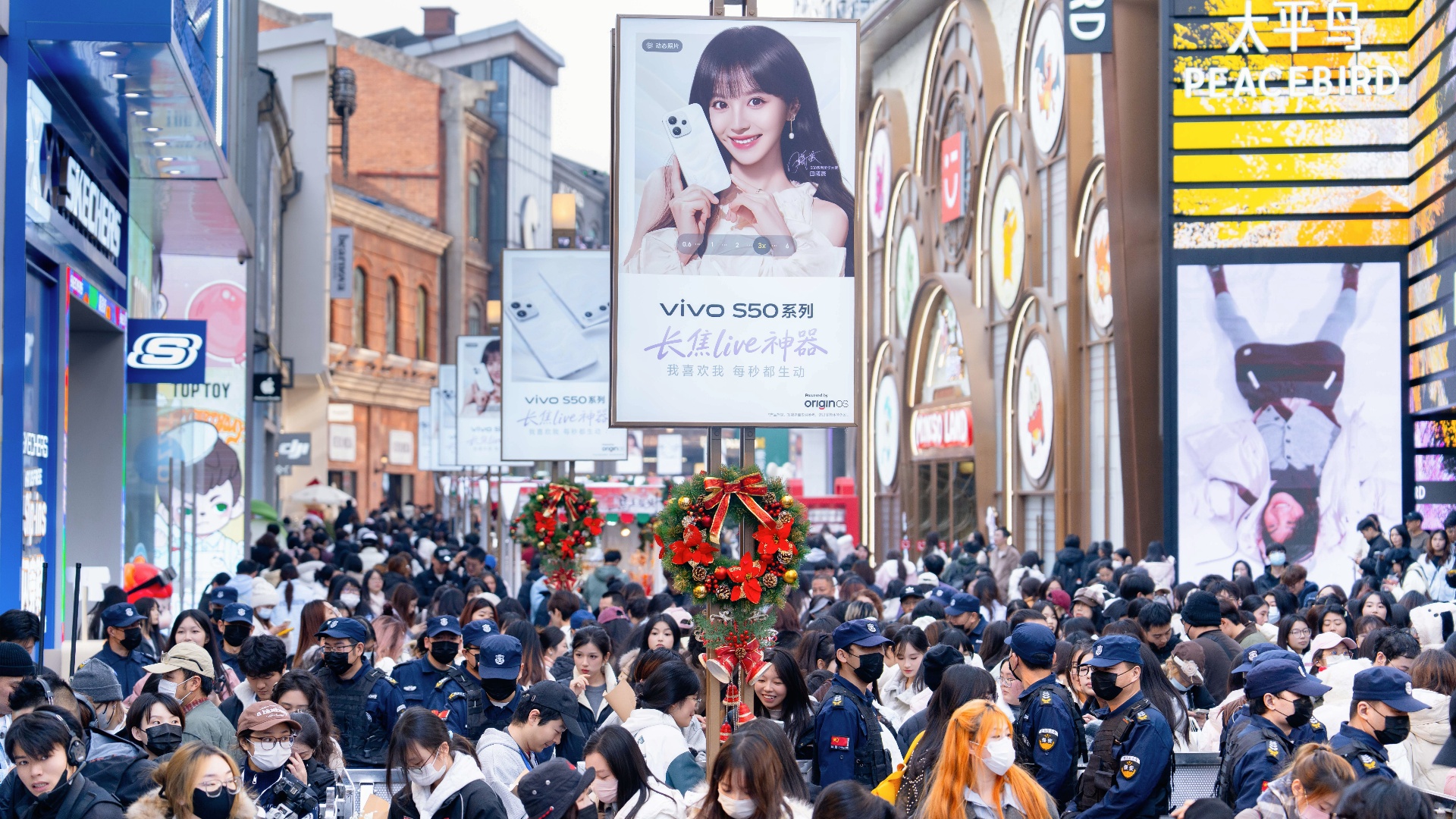 楚河汉街联合vivo开展明星一日店长活动