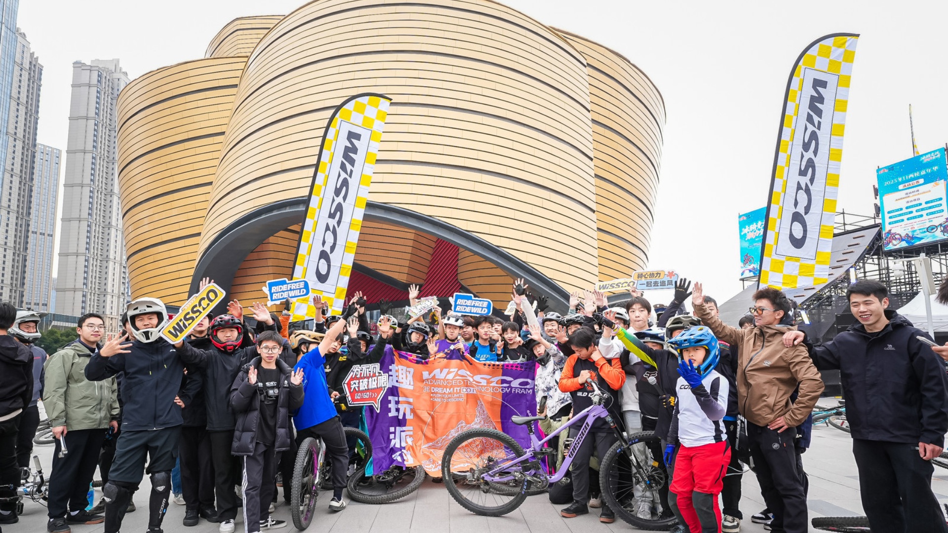 漢街萬達(dá)舉辦湖北省首屆“輪上嘉年華”