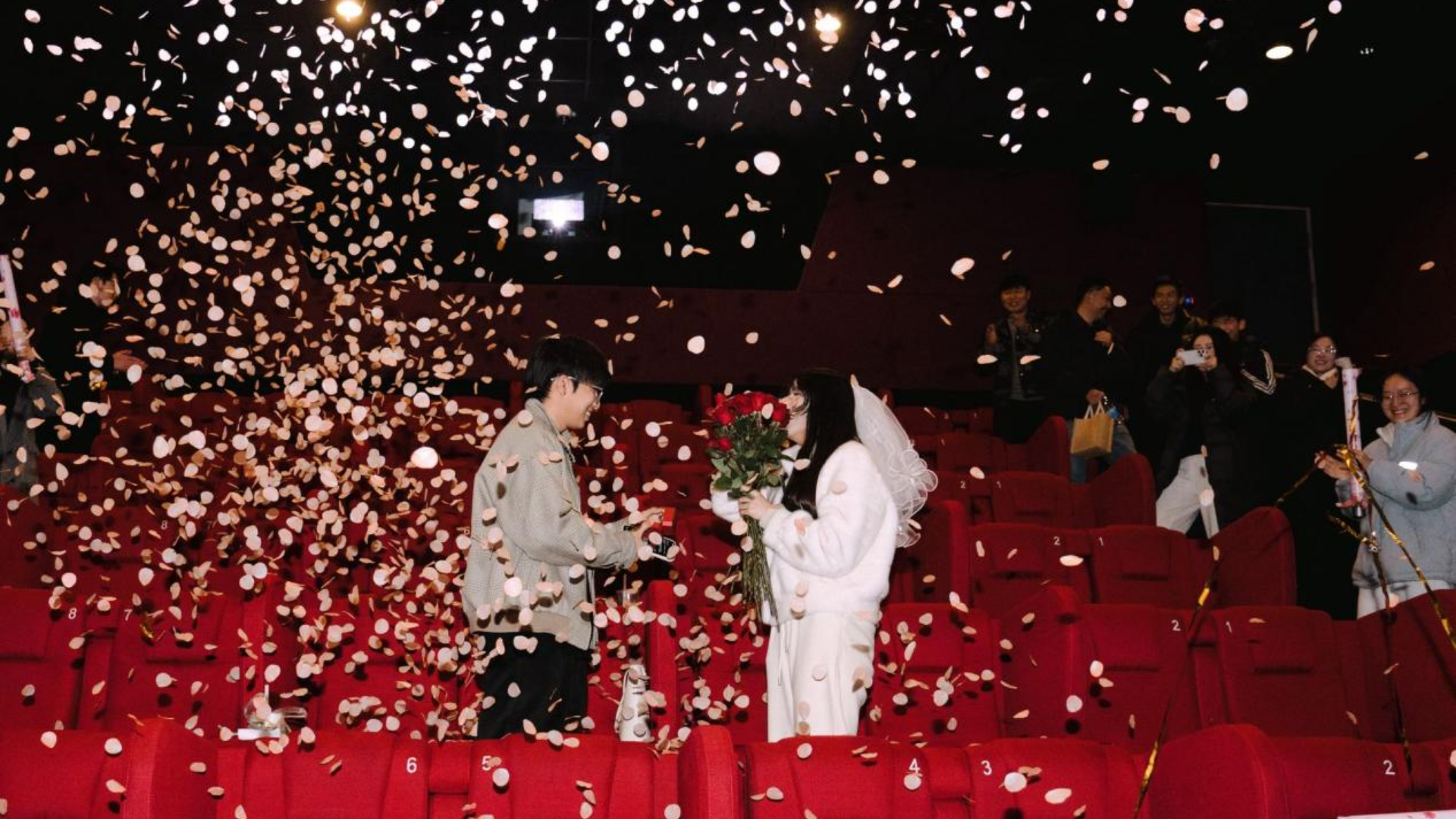 揚州蜀岡萬達廣場推出浪漫觀影活動