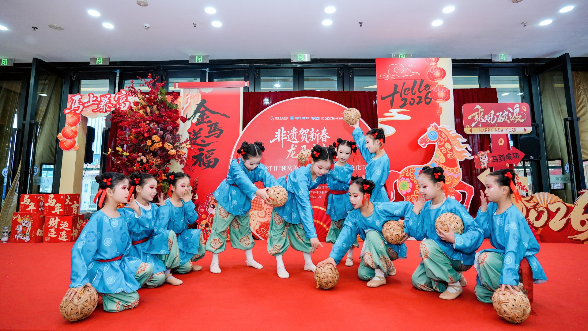 宁波奉化万达广场举办“非遗贺新春”邻里文化节