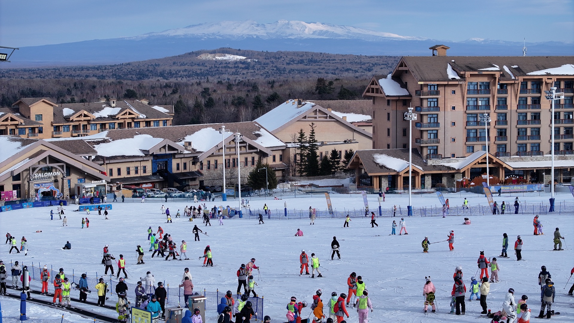 長白山萬達國際度假區(qū)冰雪迎新春引爆旅游熱潮
