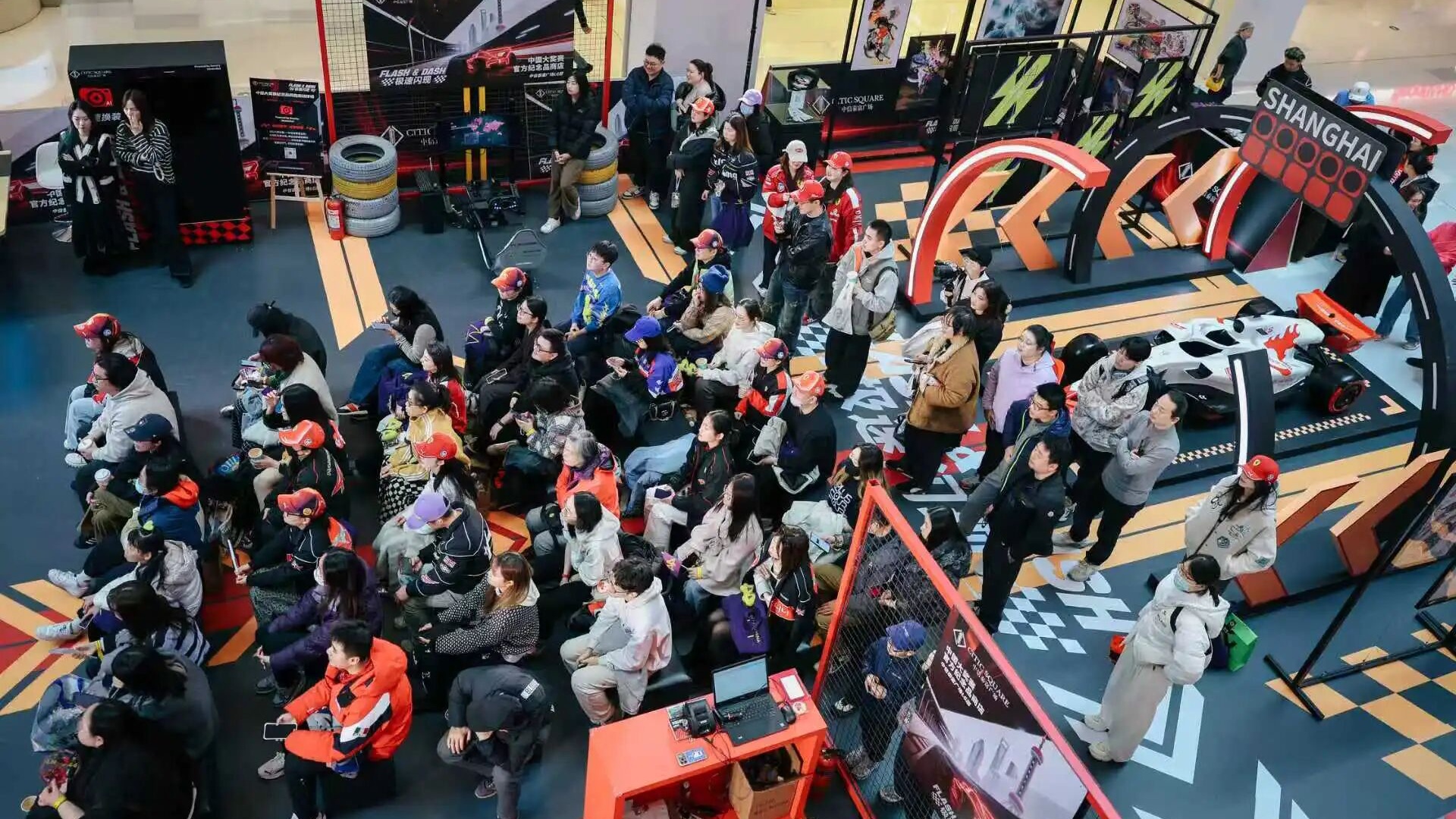 上海中信泰富万达广场举办F1官方快闪