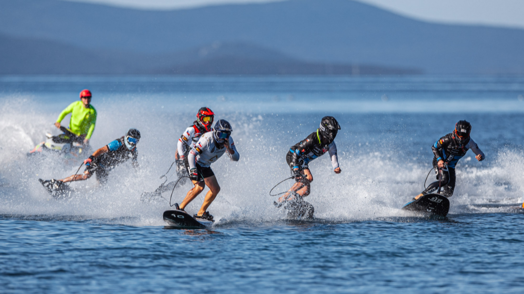 万达体育与青岛航校达成冲浪板赛事战略合作