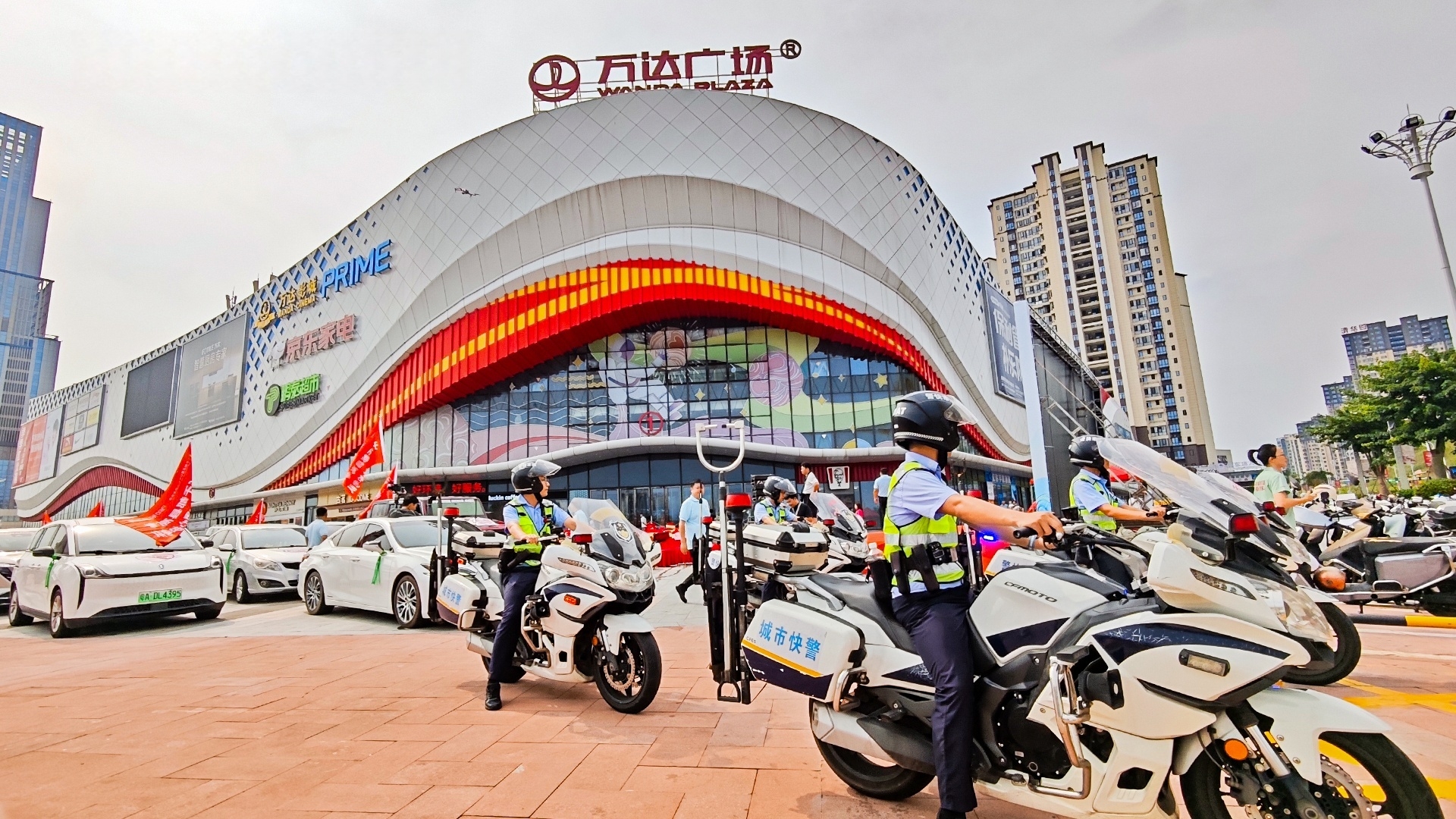 赣州于都万达广场开展高考爱心护考志愿活动