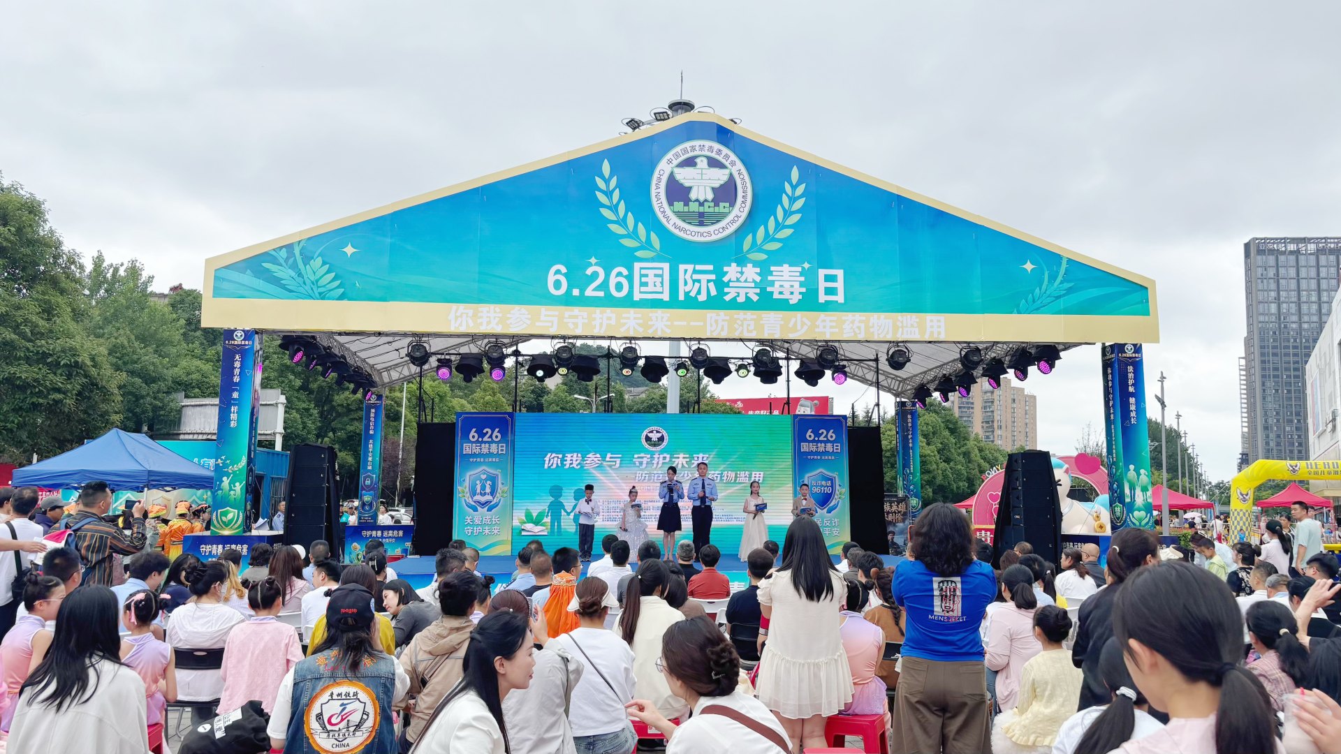 贵阳观山湖万达广场开展禁毒公益宣传活动