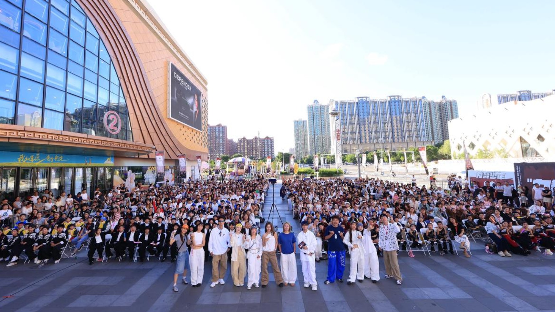 呼市回民区万达广场举办千人街舞大赛