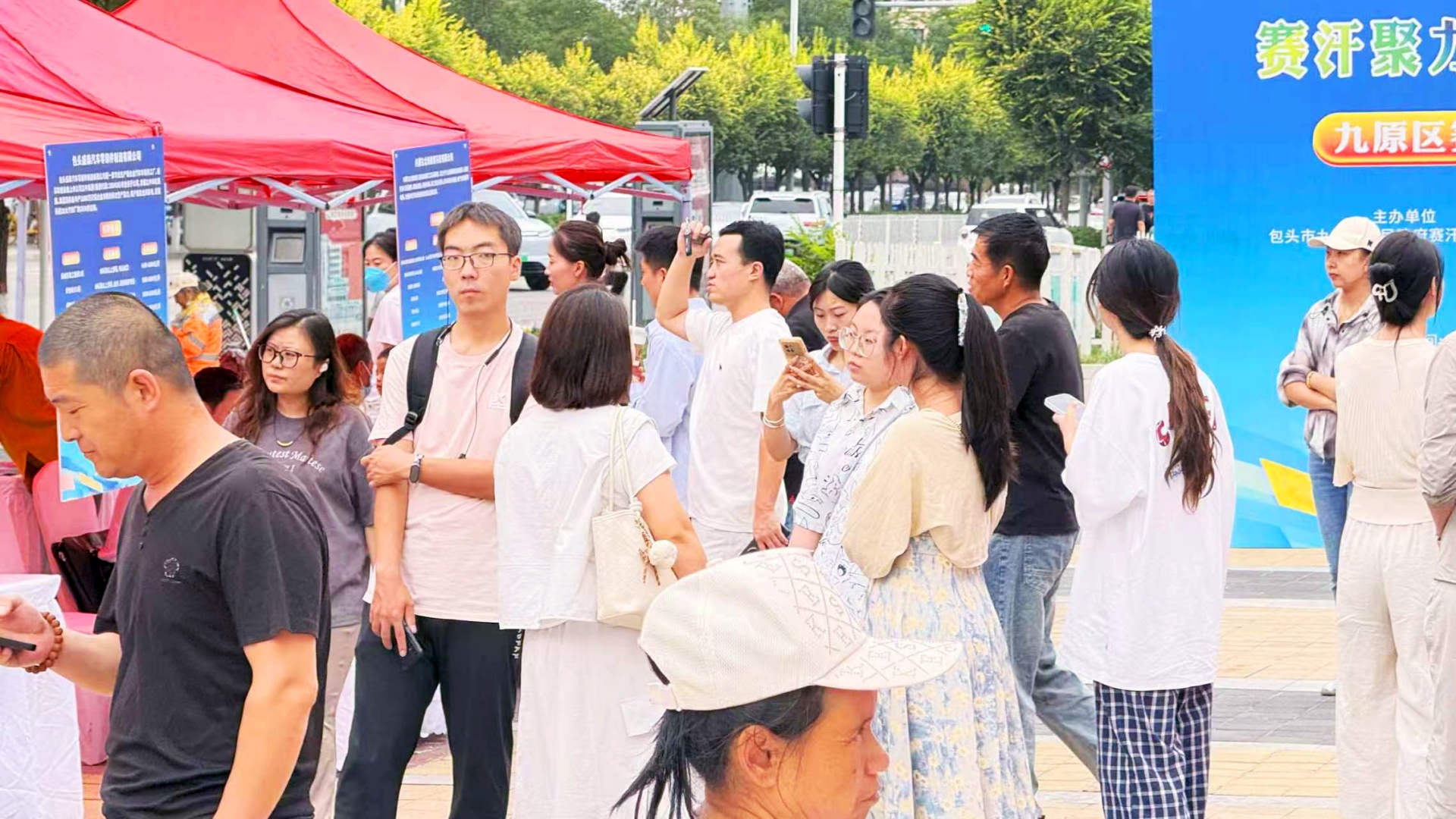 包头九原万达广场举办秋季专场招聘会