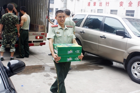 洛阳万达广场八一慰问消防官兵