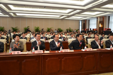 千万吨级中国最大矿泉水项目落户长白山