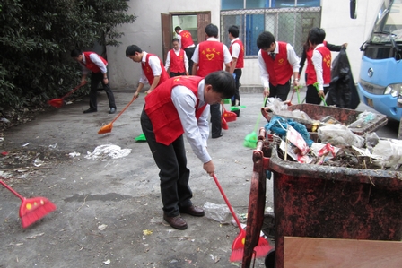 太仓万达义工慰问当地敬老院