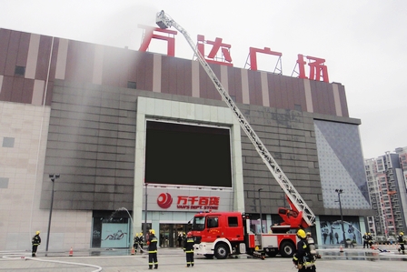 上海江桥万达广场举行消防实战演练