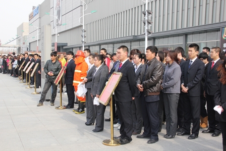大庆万达广场举行大型消防演习