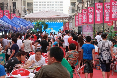 包头万达金街美食节盛大开幕  