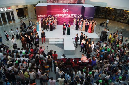 长春红旗街万达广场举办第十二届职业模特大赛