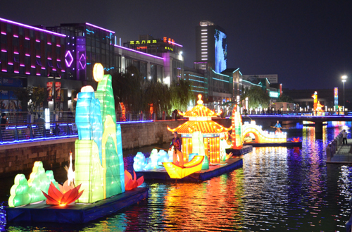 绍兴柯桥万达广场举办金街河道彩灯展