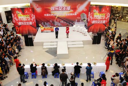 长春红旗街万达广场举办交通之声主持人选拔赛