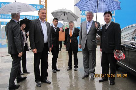 比利时瓦隆大区副主席兼经济部长参观武汉万达汉秀剧场工地